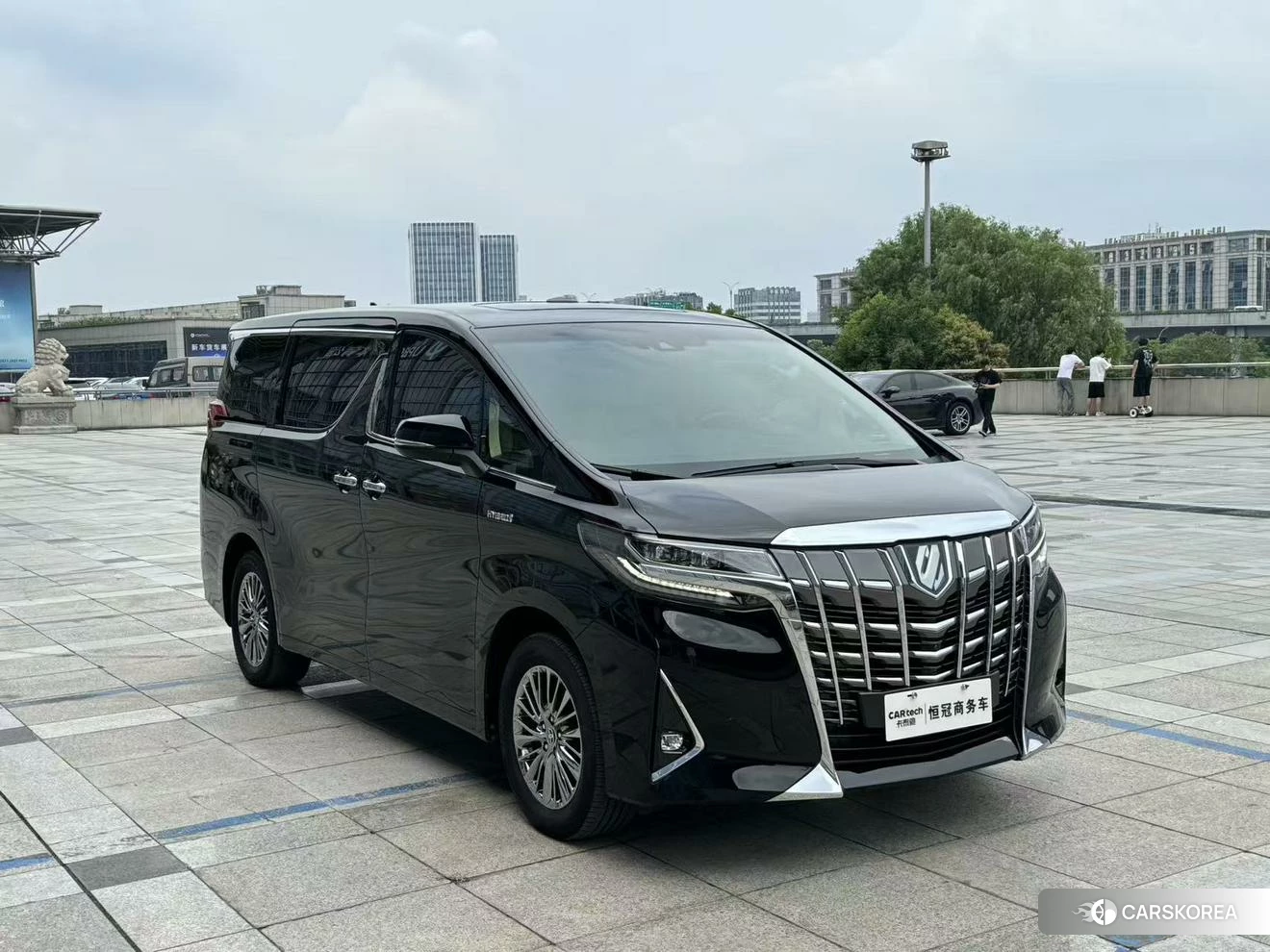 Toyota Alphard 2021 Черный из Китая, фото 2