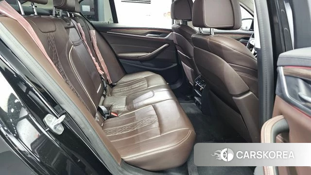 BMW 5 Series (G30) 2019 Черный из Кореи, фото 2