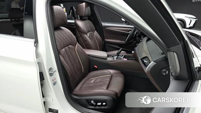 BMW 5 Series (G30) 2020 Белый из Кореи, фото 2