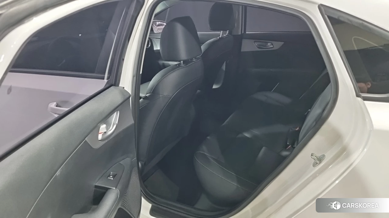 Kia The New K3 2nd generation 2023 Белый из Кореи, фото 2