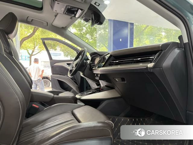 Audi Q5L 2023 Зеленый из Китая, фото 2