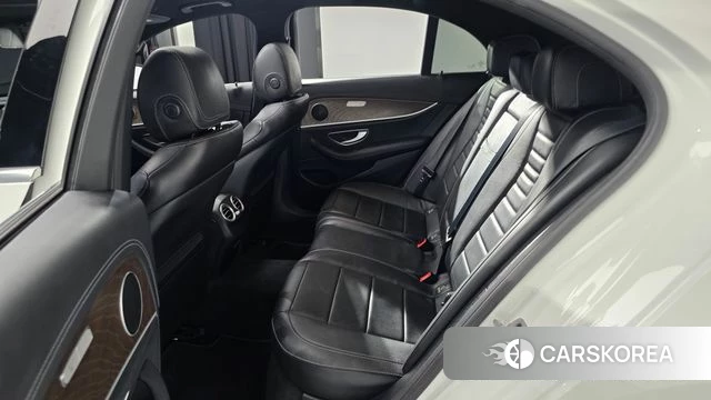 Mercedes-Benz E-Class W213 2022 Белый из Кореи, фото 2