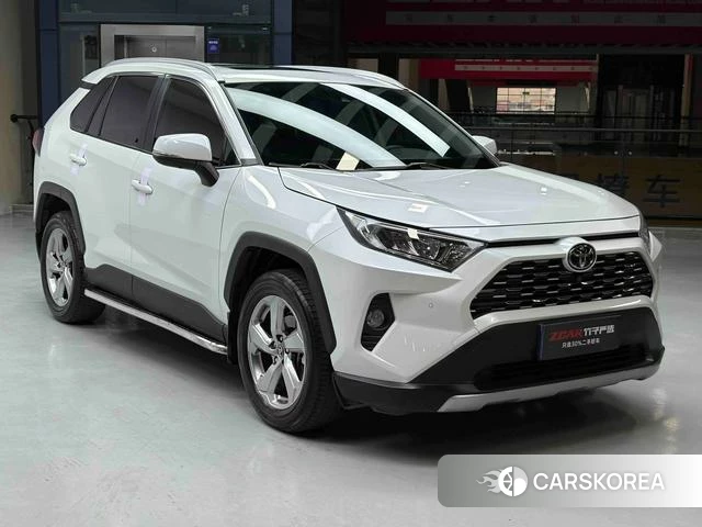 Toyota RAV4 2023 Белый из Китая, фото 2