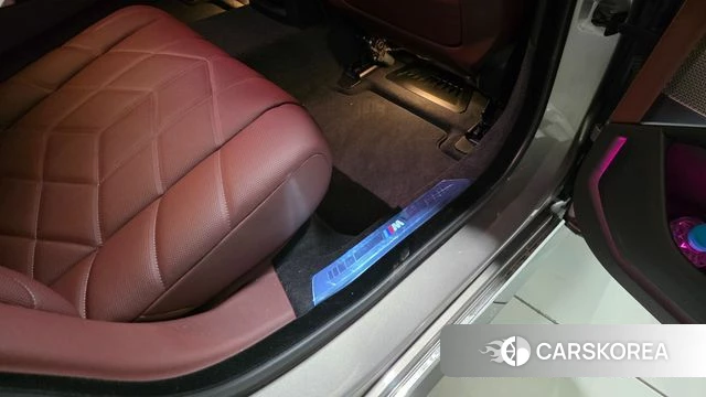 BMW 7 Series (G70) 2025 Золотой из Кореи, фото 2