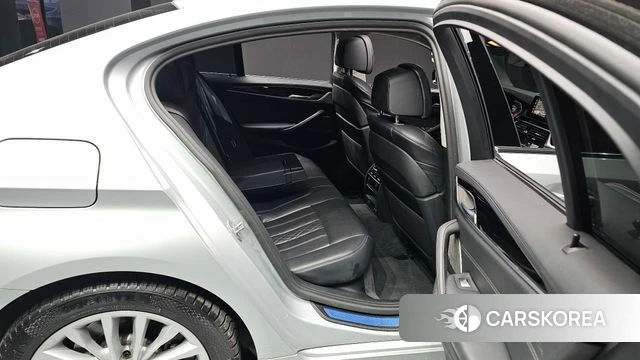 BMW 5 Series (G30) 2020 Серебряный из Кореи, фото 2