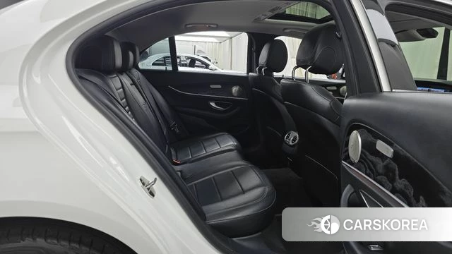 Mercedes-Benz E-Class W213 2019 Белый из Кореи, фото 2