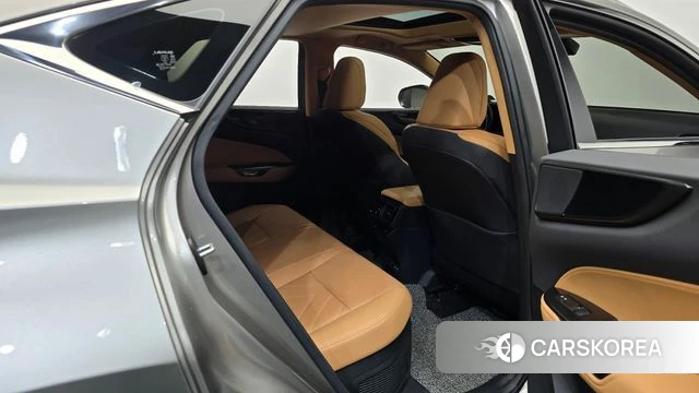 Lexus NX350h Second generation 2023 Серебристо-серый из Кореи, фото 2