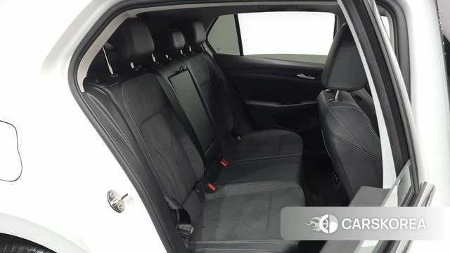 Volkswagen Golf 8th Generation 2025 Белый из Кореи, фото 2