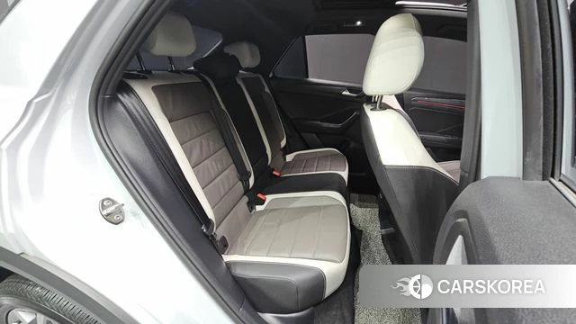 Volkswagen T-Roc 2021 Серебристо-серый из Кореи, фото 2