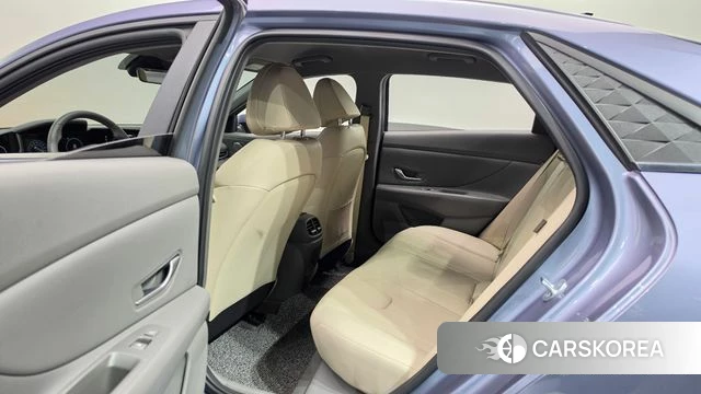 Hyundai The New Avante (CN7) 2023 Светло-серебряный цвет из Кореи, фото 2