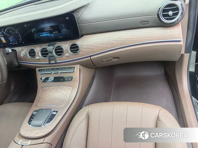 Mercedes-Benz E-Class 2023 Черный из Китая, фото 2