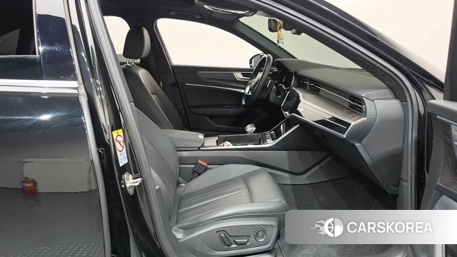 Audi A6 (C8) 2023 Черный из Кореи, фото 2