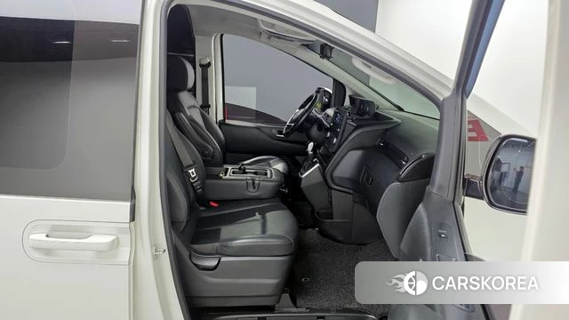 Hyundai Staria 2023 Белый из Кореи, фото 2
