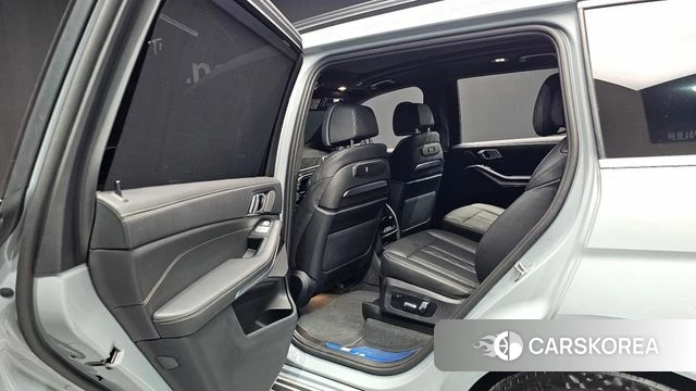 BMW X7 (G07) 2025 Серебристо-серый из Кореи, фото 2