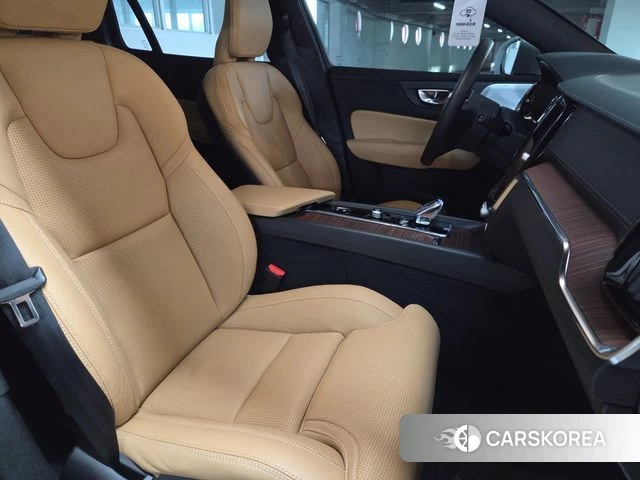 Volvo V60 Cross-Country 2nd Generation 2025 Белый из Кореи, фото 2