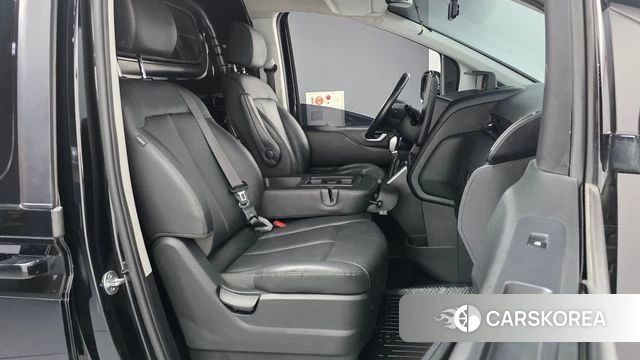 Hyundai Staria 2024 Черный из Кореи, фото 2