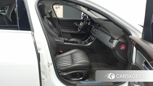 Jaguar XF (X260) 2018 Белый из Кореи, фото 2