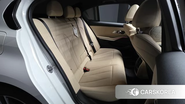 BMW 3 Series (G20) 2023 Белый из Кореи, фото 2