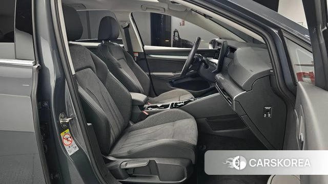 Volkswagen Golf 8th Generation 2026 Серый из Кореи, фото 2
