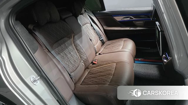 BMW 7 Series (G11) 2022 Серебристо-серый из Кореи, фото 2