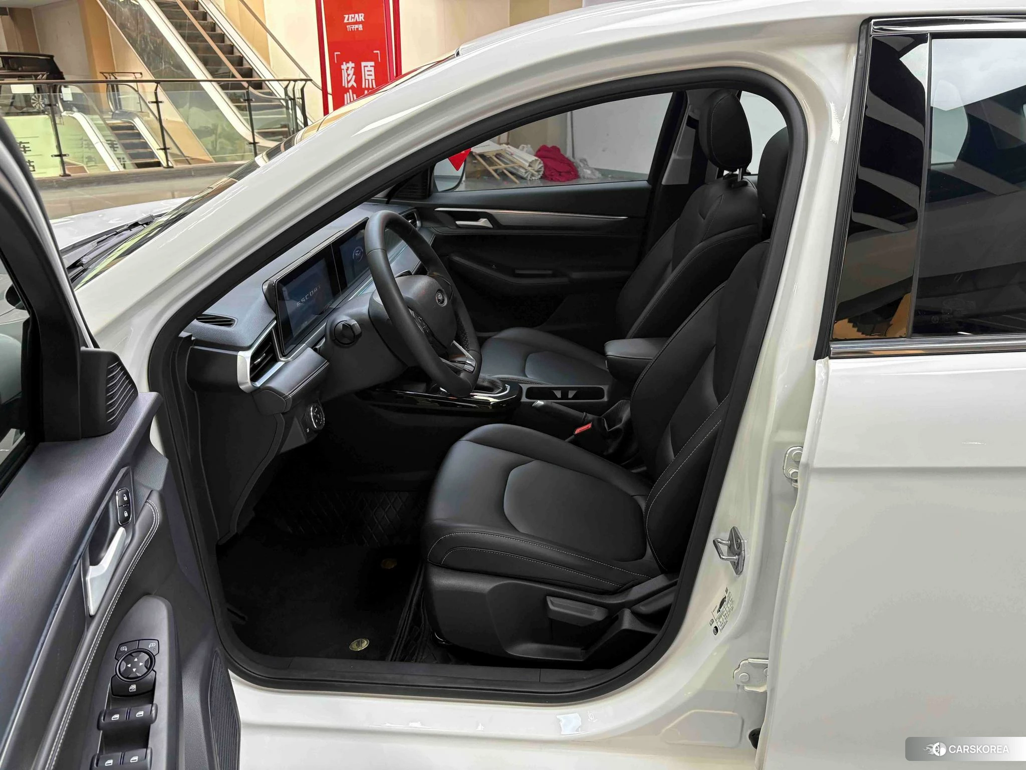 Ford Escort 2021 Белый из Китая, фото 2