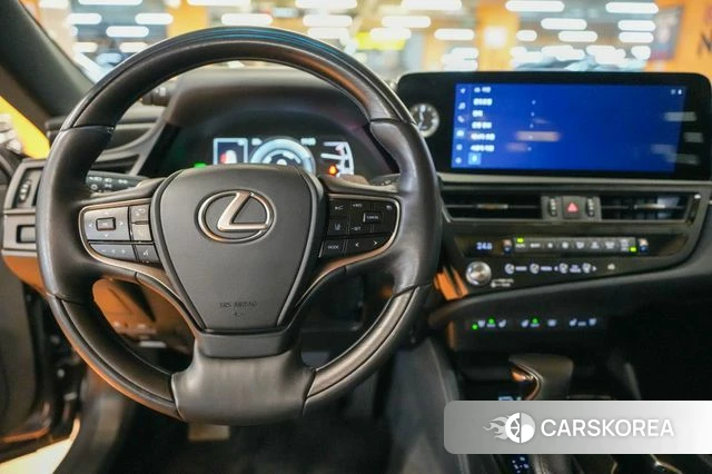 Lexus ES300h 7th generation 2025 Серый из Кореи, фото 2