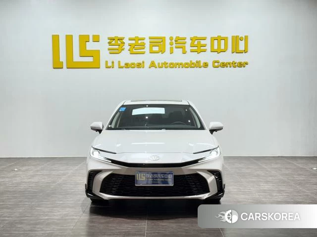 Toyota Camry 2025 Белый из Китая, фото 2