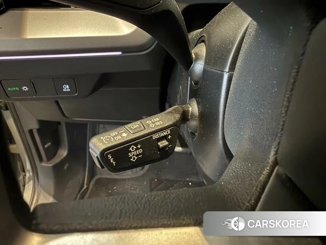 Audi Q4 2025 Серебристо-серый из Китая, фото 2