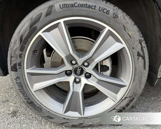 Audi Q5L 2022 Черный из Китая, фото 2