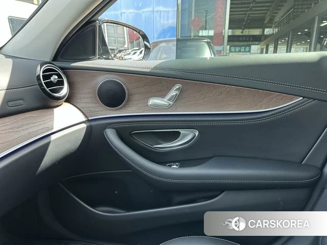 Mercedes-Benz E-Class 2021 Зеленый из Китая, фото 2
