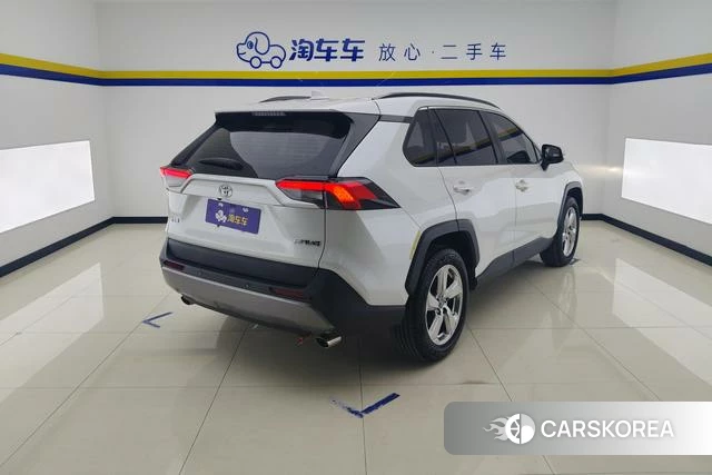 Toyota RAV4 2022 Белый из Китая, фото 2