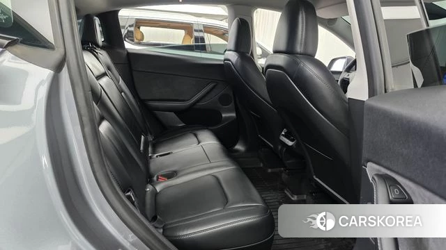 Tesla Model Y 2024 Серебряный из Кореи, фото 2