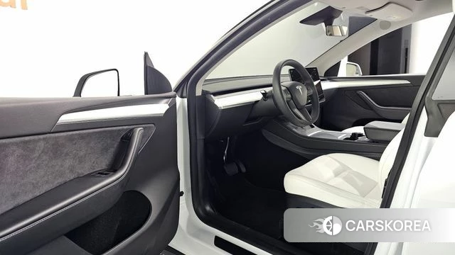 Tesla Model Y 2024 Белый из Кореи, фото 2