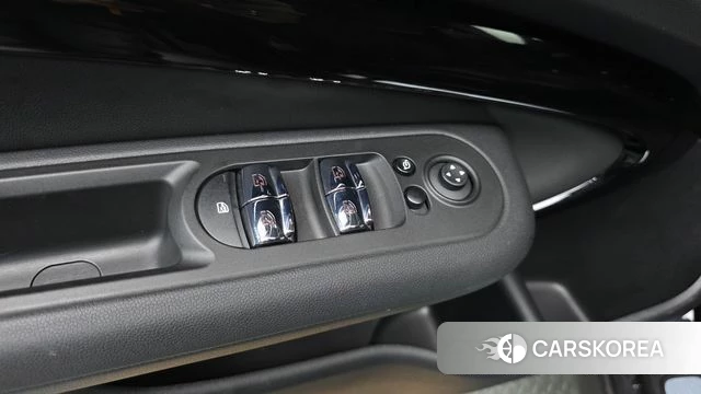Mini Cooper Clubman 2023 Черный из Кореи, фото 2