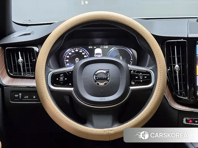 Volvo XC60 second Generation 2021 Белый из Кореи, фото 2