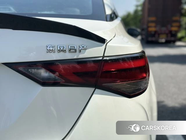 Nissan Sylphy 2022 Белый из Китая, фото 2