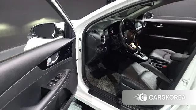Kia The New K3 2nd generation 2021 Белый из Кореи, фото 2