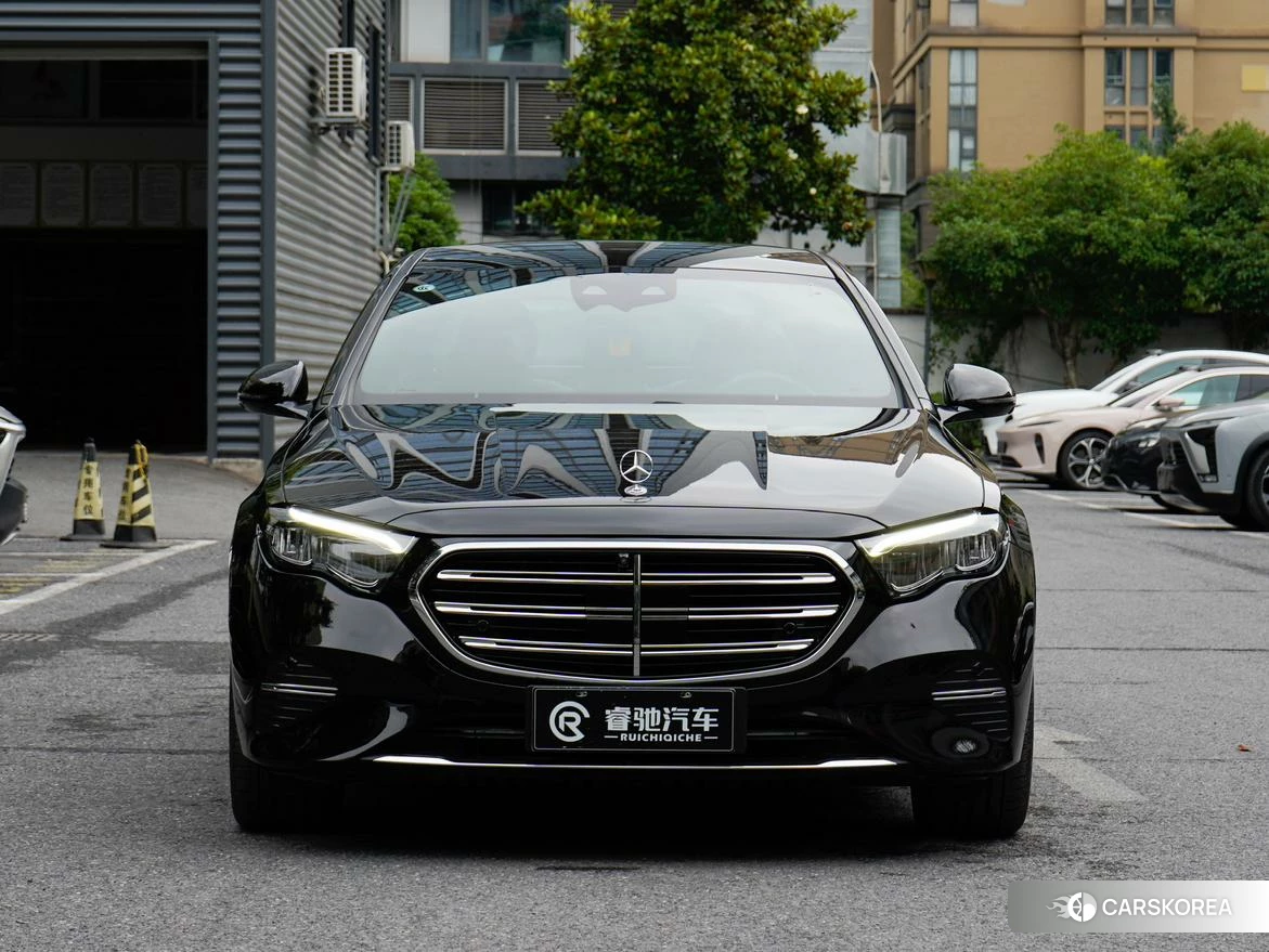 Mercedes-Benz E-Class 2024 Черный из Китая, фото 2