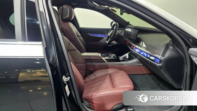 BMW 7 Series (G70) 2024 Черный из Кореи, фото 2