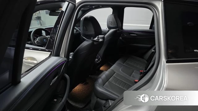 BMW iX3 2024 Песочный из Кореи, фото 2