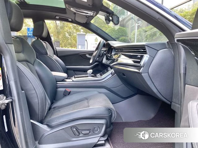 Audi Q8 2021 Черный из Китая, фото 2