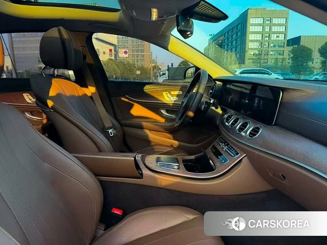 Mercedes-Benz E-Class 2022 Черный из Китая, фото 2