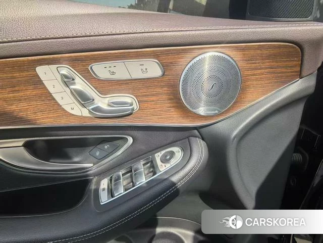 Mercedes-Benz GLC 2021 Черный из Китая, фото 2
