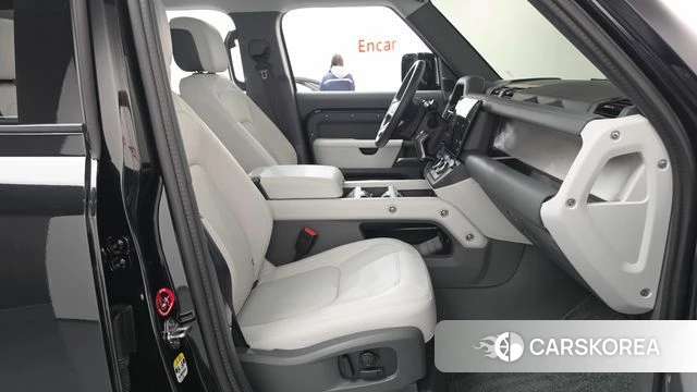 Land Rover Defender (L663) 2026 Черный из Кореи, фото 2