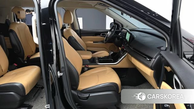Kia Carnival 4th generation 2023 Черный из Кореи, фото 2
