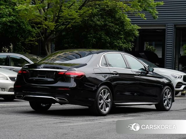 Mercedes-Benz E-Class 2023 Черный из Китая, фото 2