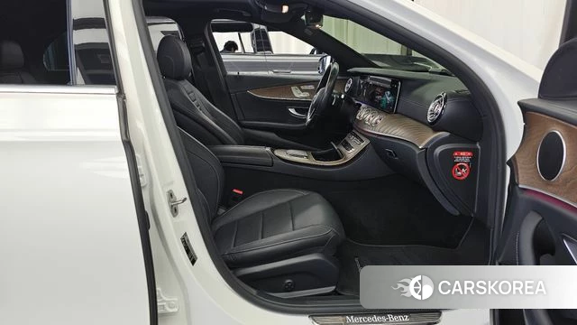 Mercedes-Benz E-Class W213 2021 Белый из Кореи, фото 2
