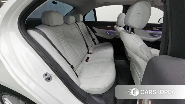 Mercedes-Benz E-Class W213 2023 Белый из Кореи, фото 2