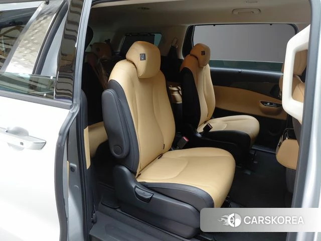 Kia Carnival 4th generation 2022 Серебристо-серый из Кореи, фото 2