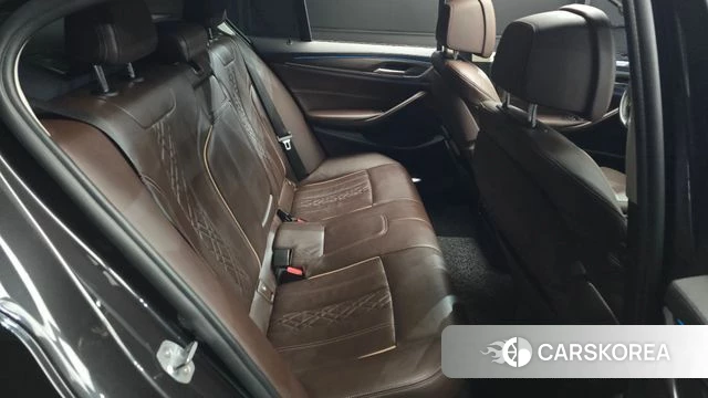 BMW 5 Series (G30) 2018 Серый из Кореи, фото 2